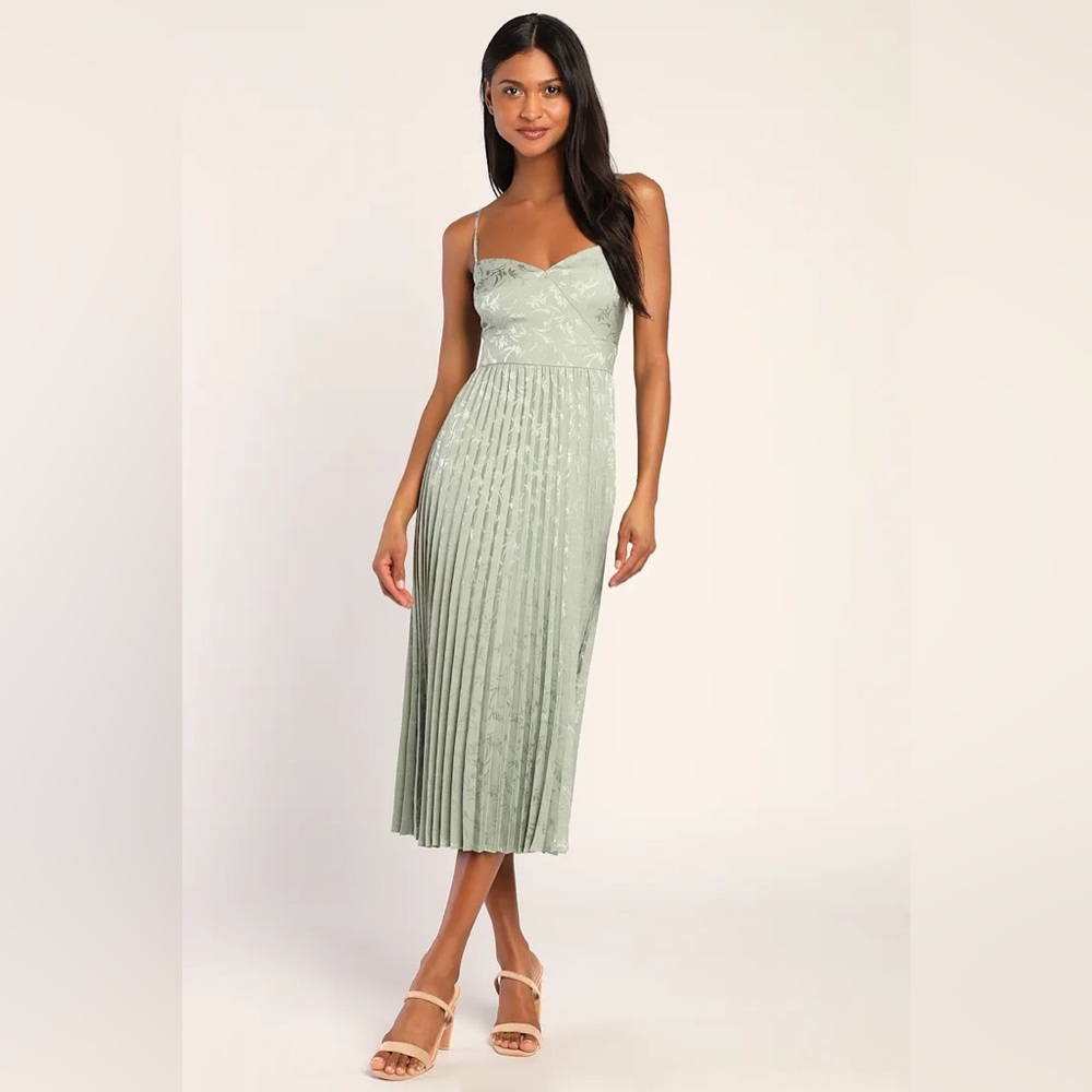 NWT Lulus Regal Romance Sage Floral Jacquard Pleated Satin Midi Dress in Large